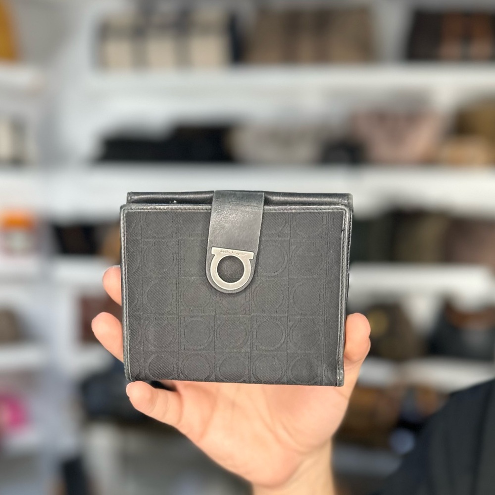FERRAGAMO COMPACT WALLET